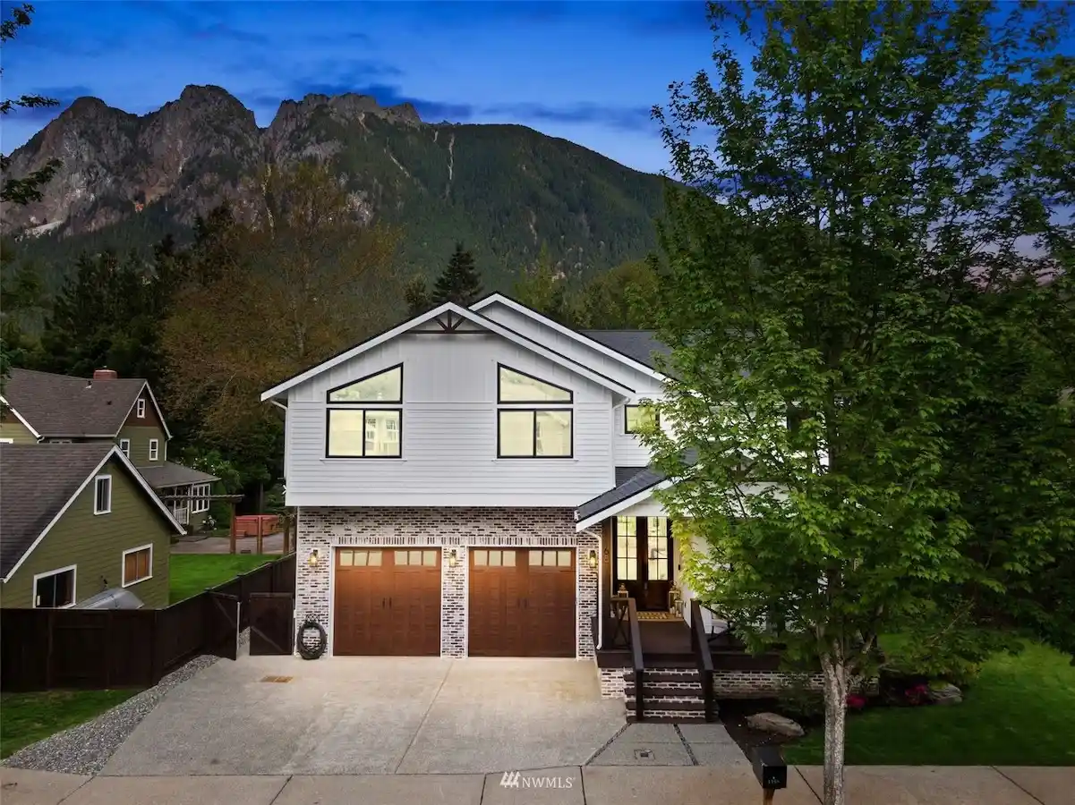 1168 Rachor Place NE, North Bend