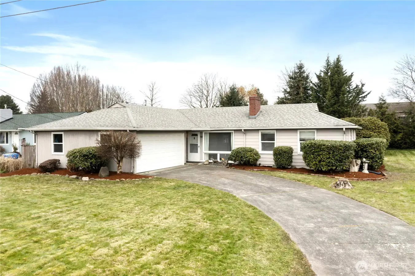 6015 Harry Smith Rd E, Fife — exterior view